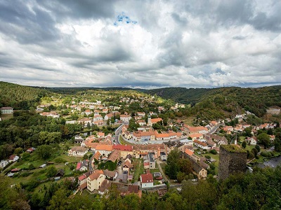 Pohled z vranovského zámku na celou vesnici Vranov nad Dyjí